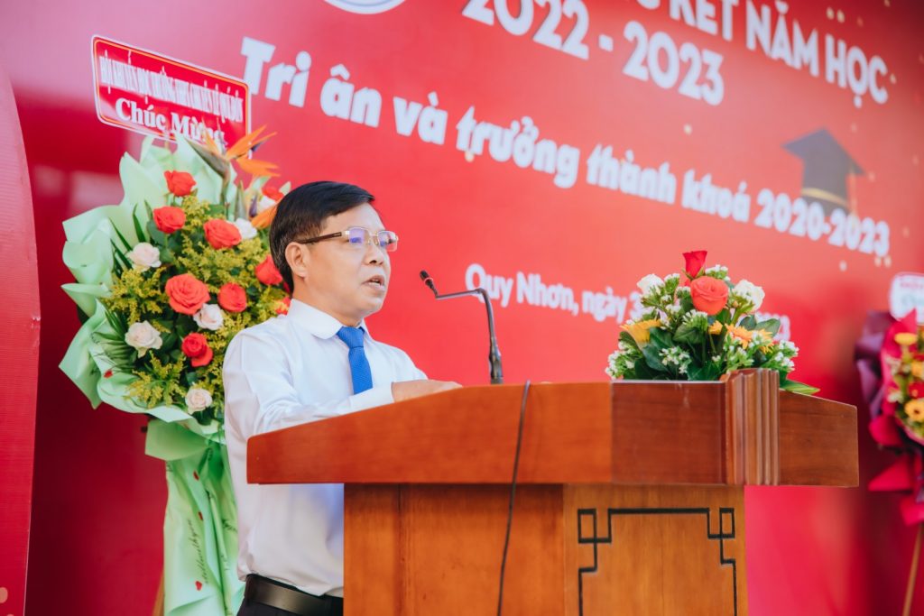 Thầy Huỳnh Lê Minh – Hiệu trưởng Trường THPT chuyên Lê Quý Đôn.